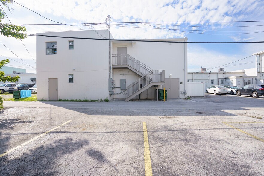 More Photos Of 777 NE 125th St, North Miami Storefront For Sale