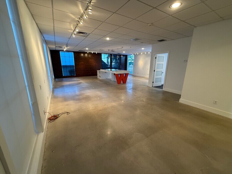 More Photos Of E Skelly Dr & S Lewis, Tulsa Office For Lease