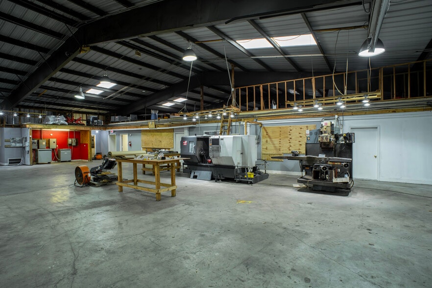 More Photos Of 910 Brenda St, Houston Warehouse For Sale