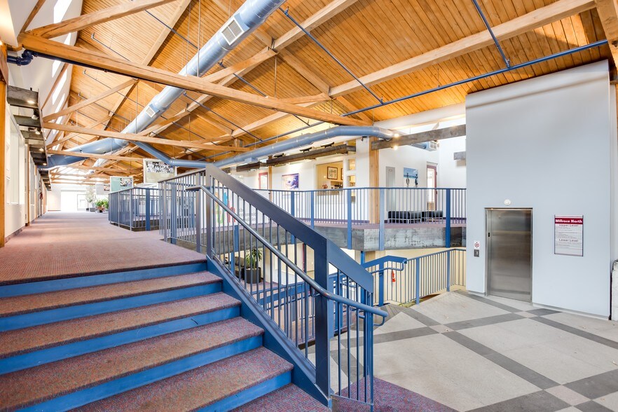 More Photos Of 725 Jackson St, Fredericksburg Office For Lease