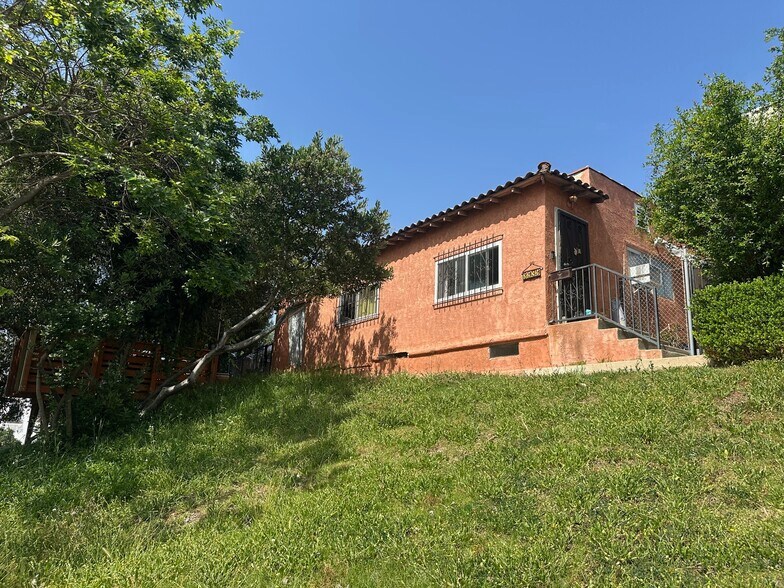 More Photos Of 3939 W 28th St, Los Angeles Multifamily For Sale