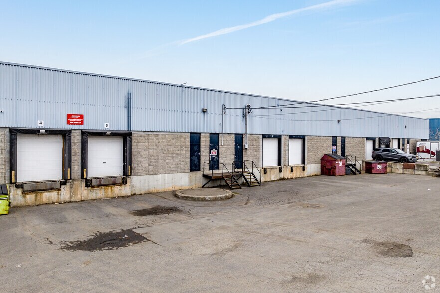 More Photos Of 976-994 Rue Bergar, Laval Industrial For Lease