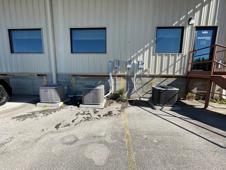 More Photos Of 4680 Lake Industrial Blvd, Tavares Warehouse For Sale