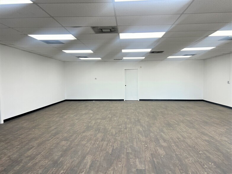 More Photos Of 801 Secretary Dr, Arlington Warehouse For Lease