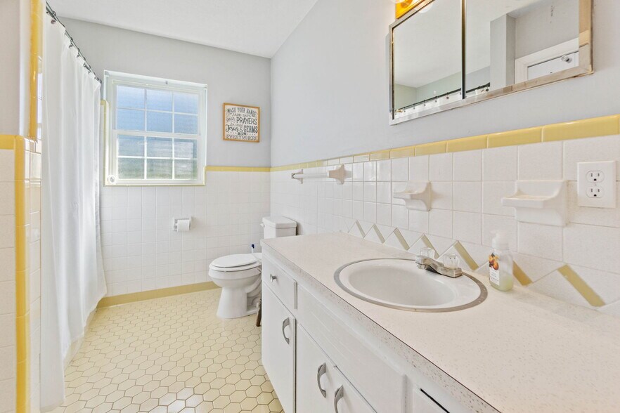 More Photos Of 1213 Main St, Chipley Office For Sale