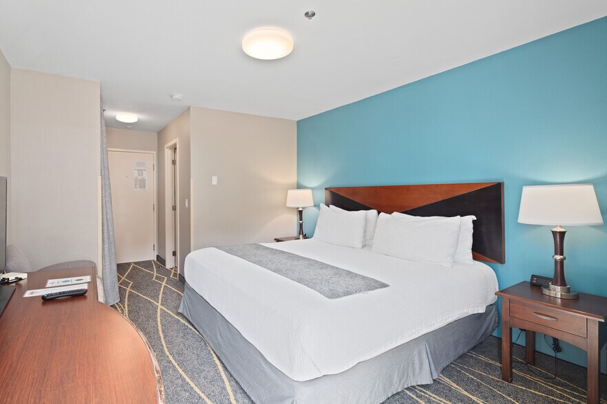 More Photos Of 2301 3rd Ave, Seattle Hotel For Sale