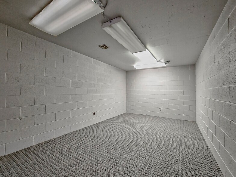 More Photos Of 6001 Nw Expressway, Oklahoma City Office For Sale