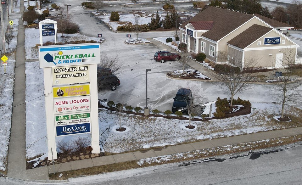 More Photos Of 718 Dartmouth St, Dartmouth Unknown For Lease