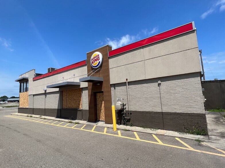 More Photos Of 3625 S Dort Hwy, Flint Fast Food For Lease