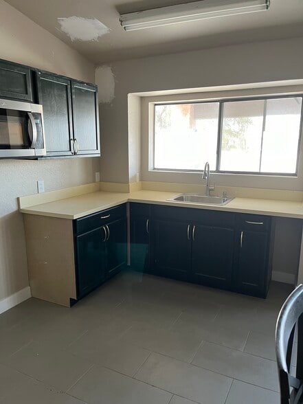 More Photos Of 6265 W Russell Rd, Las Vegas Flex For Sale