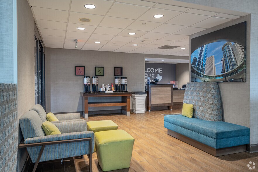 More Photos Of 8620 Airport Blvd, Houston Hotel For Sale