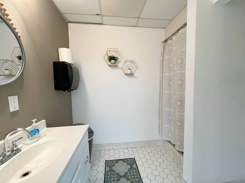 More Photos Of 1 55th Pl S, Birmingham Office For Lease