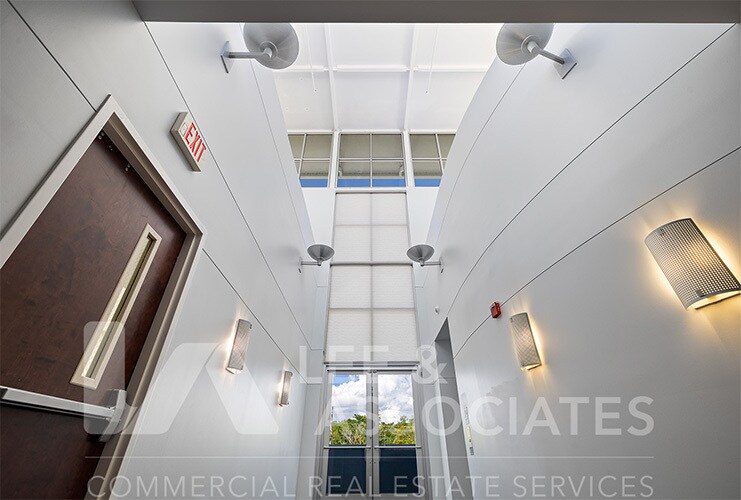 More Photos Of 685 S Ronald Reagan Blvd, Longwood Flex For Sale