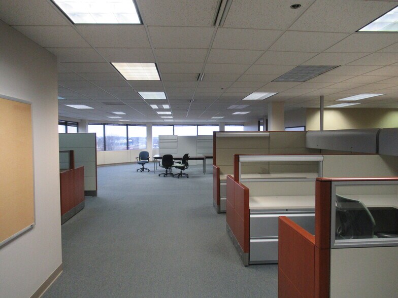 More Photos Of 3201 W White Oaks Dr, Springfield Office For Sale