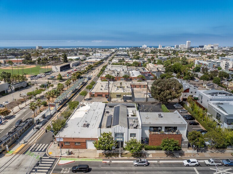 More Photos Of 1556 17th St, Santa Monica Office For Sale