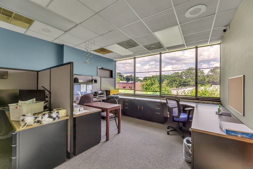 More Photos Of 115 Pomona Dr, Greensboro Office Residential For Lease