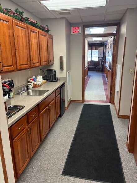 More Photos Of 105 E Bell St, Neenah Medical For Lease