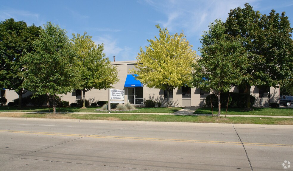 More Photos Of 1935-1939 S Industrial Hwy, Ann Arbor Light Manufacturing For Lease