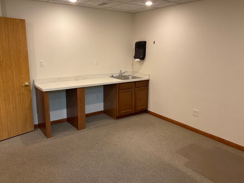 More Photos Of 900 Ridge Rd, Munster Office For Lease