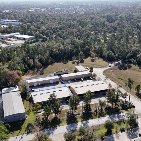 More Photos Of 2014 Airport Rd, Conroe Warehouse For Lease