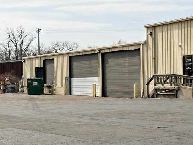 More Photos Of 200 E 2nd St, Rochester Freestanding For Lease