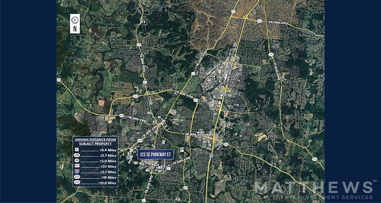 More Photos Of 123 SE Parkway Ct, Franklin Showroom For Lease