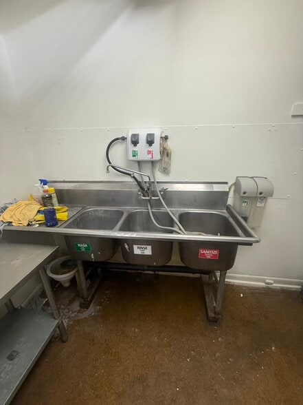 More Photos Of 211 W Clinton Ave, Oaklyn Storefront Retail Residential For Sale