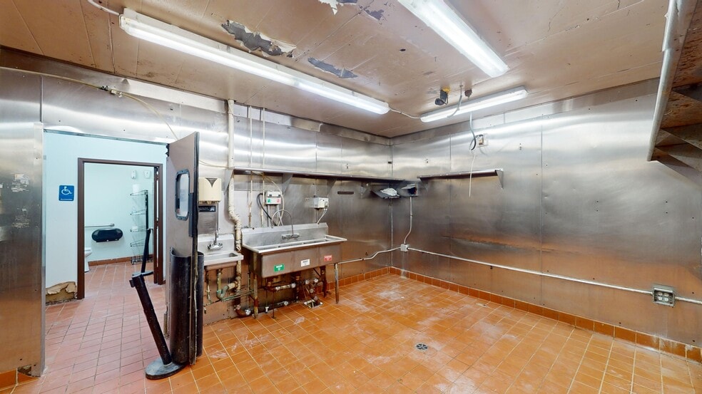 More Photos Of 2200 Arthur Kill Rd, Staten Island Distribution For Lease