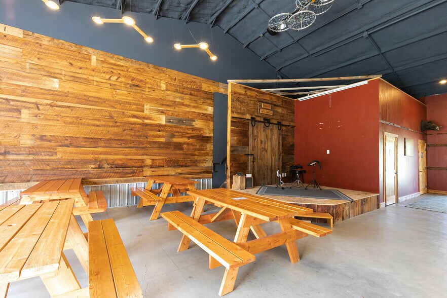 More Photos Of 125 & 139 Hannon Ln, Darby Restaurant For Sale