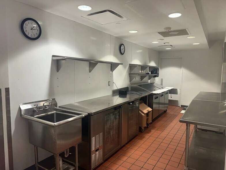 More Photos Of 1111 Louisiana St, Houston Office For Lease