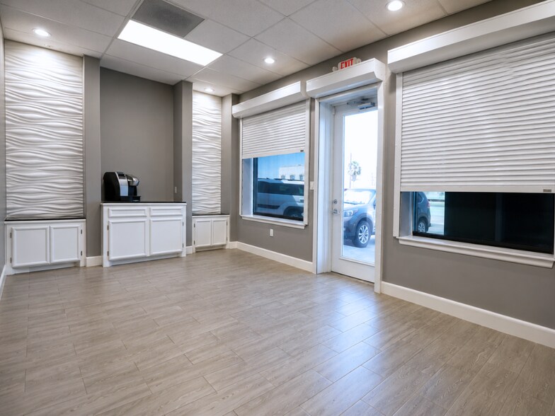 More Photos Of 7002 S Staples St, Corpus Christi Storefront Retail Office For Lease