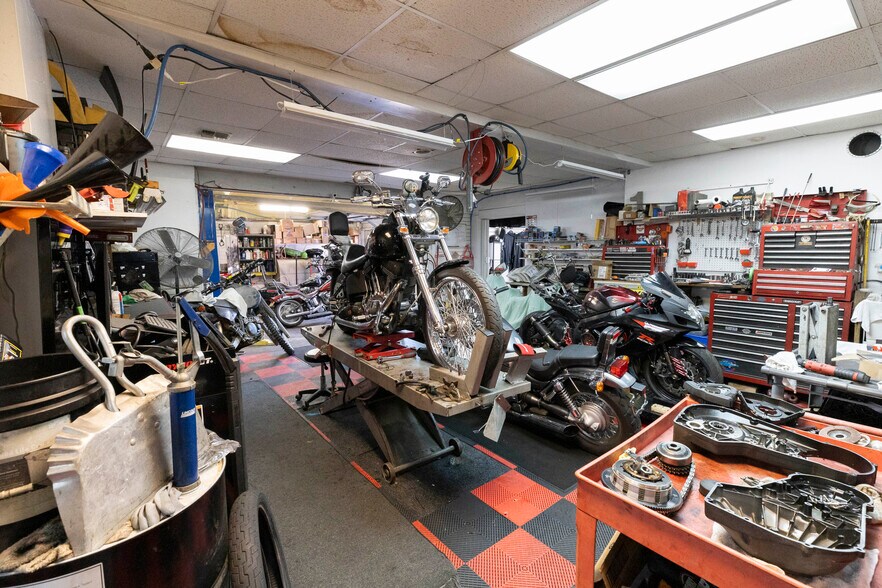 More Photos Of 225 Forsgate, Jamesburg Auto Repair For Sale