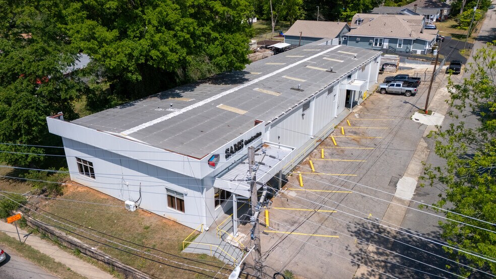More Photos Of 211 Whitesville St, Lagrange Showroom For Sale