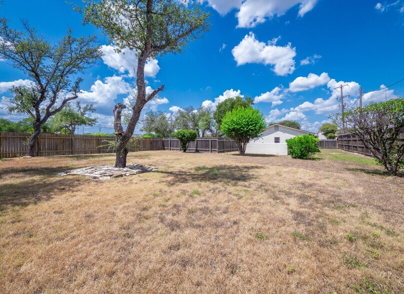 More Photos Of 1702 Lone Oak Dr, Leander Flex For Sale