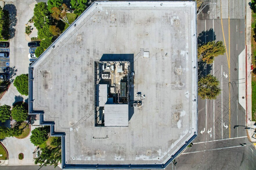 More Photos Of 1501 Hughes Way, Long Beach Office Residential For Lease