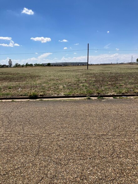 More Photos Of 1100-1200 W 31st St, Plainview Land For Sale