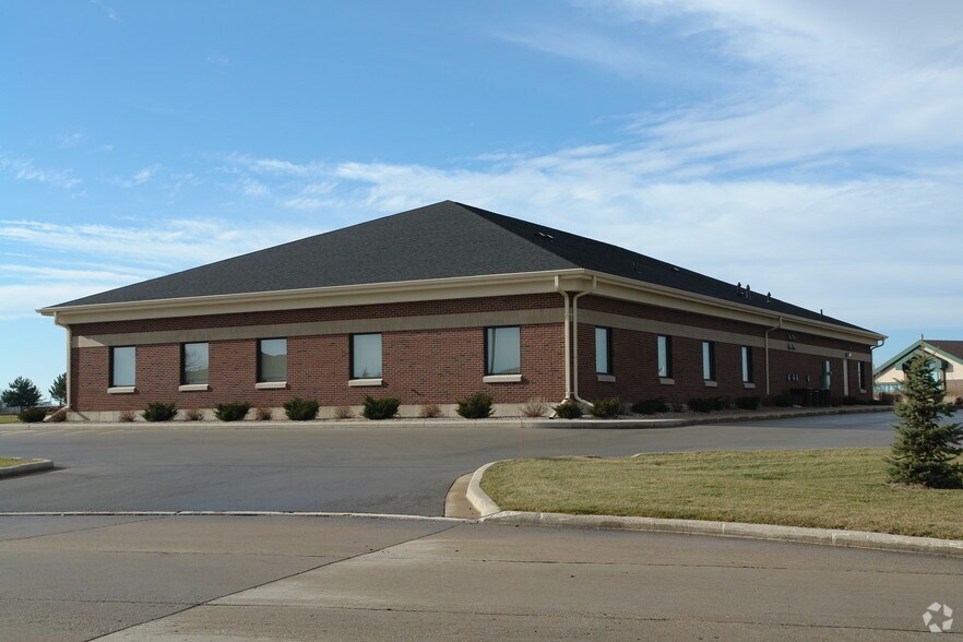 More Photos Of 2935 Universal Ct, Oshkosh Medical For Lease