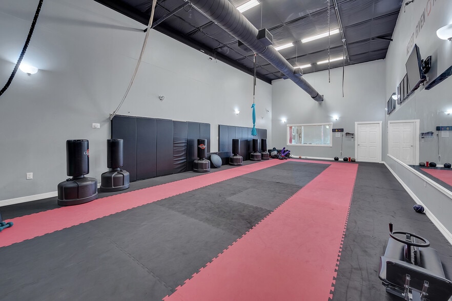 More Photos Of 11715 Spring Cypress Rd, Tomball Storefront For Lease