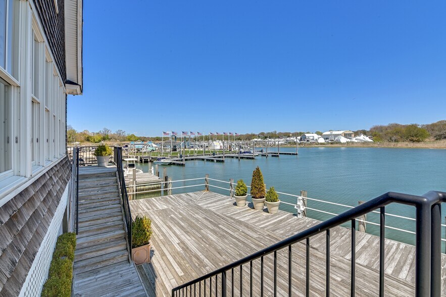 More Photos Of 56-58 S Bay Ave, Eastport Restaurant For Sale