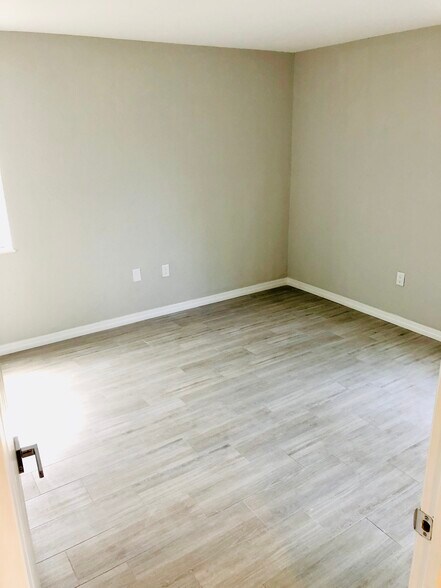 More Photos Of 115 112th Ave NE, Saint Petersburg Specialty For Sale