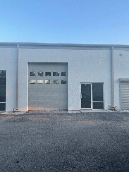 More Photos Of 5567 Taylor Rd, Naples Warehouse For Lease
