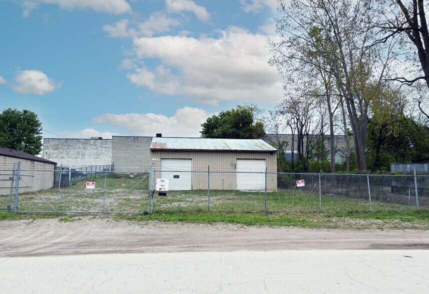 Primary Photo Of 3715 Russell St, Windsor Industrial For Sale