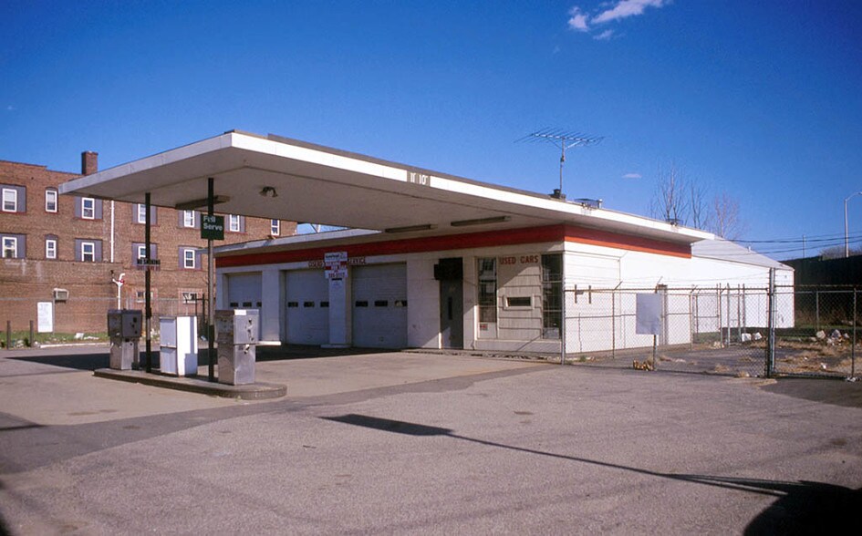 Primary Photo Of 986 Stratford Ave, Bridgeport Warehouse For Sale