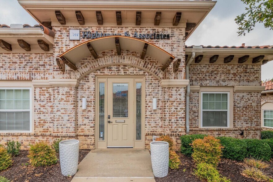 More Photos Of 270 Miron Dr, Southlake Office For Sale