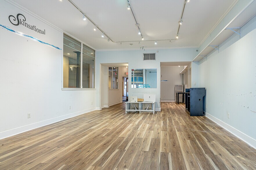 More Photos Of 2309 Strand St, Galveston Storefront Retail Residential For Lease