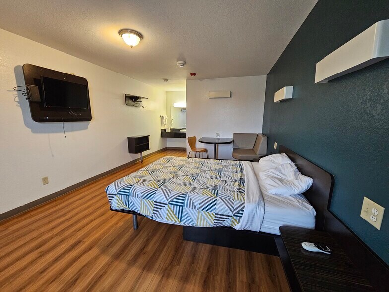 More Photos Of 1920 Bob Griffin Rd, Cameron Hotel For Sale