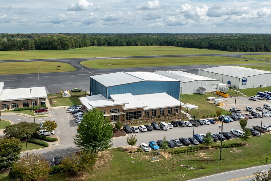 More Photos Of 3149-C Swift Creek Rd, Smithfield Airplane Hangar For Lease