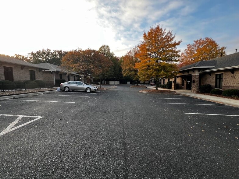 More Photos Of 1258 Mann Dr, Matthews Medical For Sale
