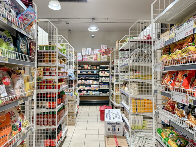 More Photos Of 14206 41st Ave, Flushing Supermarket For Lease