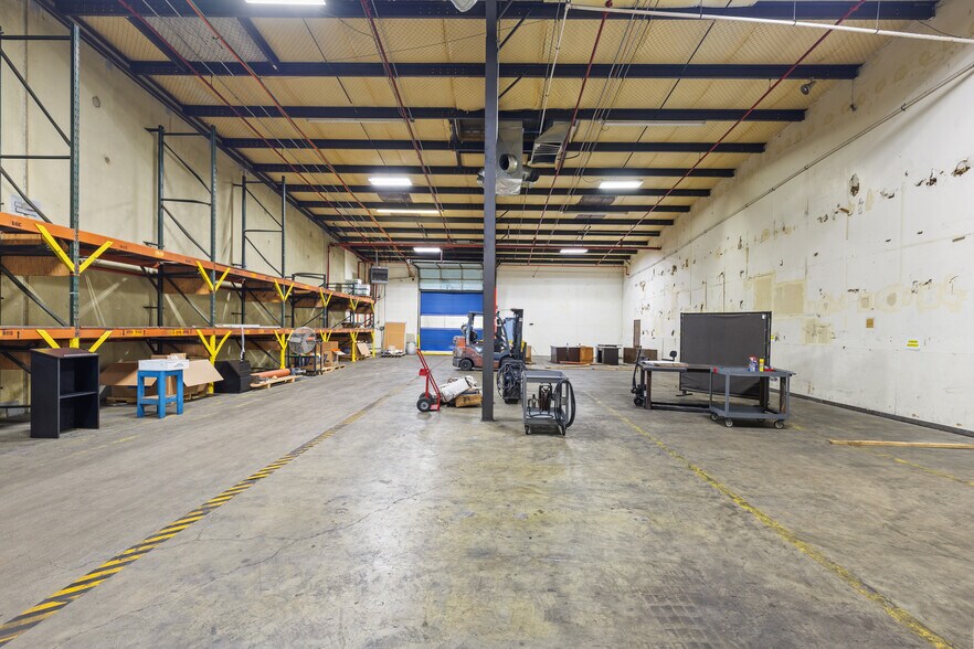 More Photos Of 1120 Commercial Blvd N, Arlington Warehouse For Sale